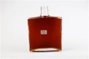 700 ml stačiakampiai alkoholinių gėrimų buteliai