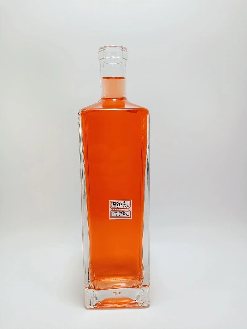 750 ml skaidraus stiklo brendžio butelis